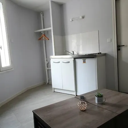 Apartamento Le Petit Voyageur Angulema Exterior foto